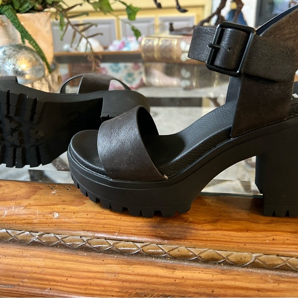 Mia brand new fashion sandals. Size-7. - Picture 3 of 3